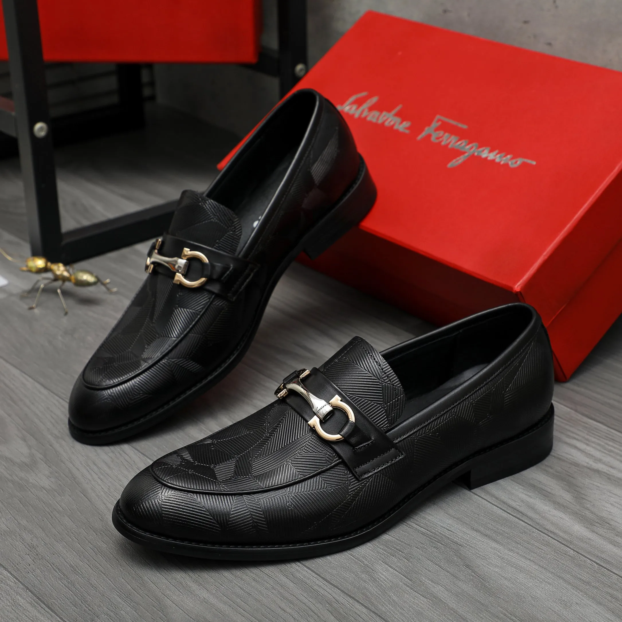 Men's shoes 💰420 Product trademark: Ferragamo " Ferragamo ] Business slip-on leather shoes Regular size: 39-45 (38.46 custom-made, non-returnable) Product materials: Selected vertical grain cowhide upper, sheepskin lining, original rubber outsole